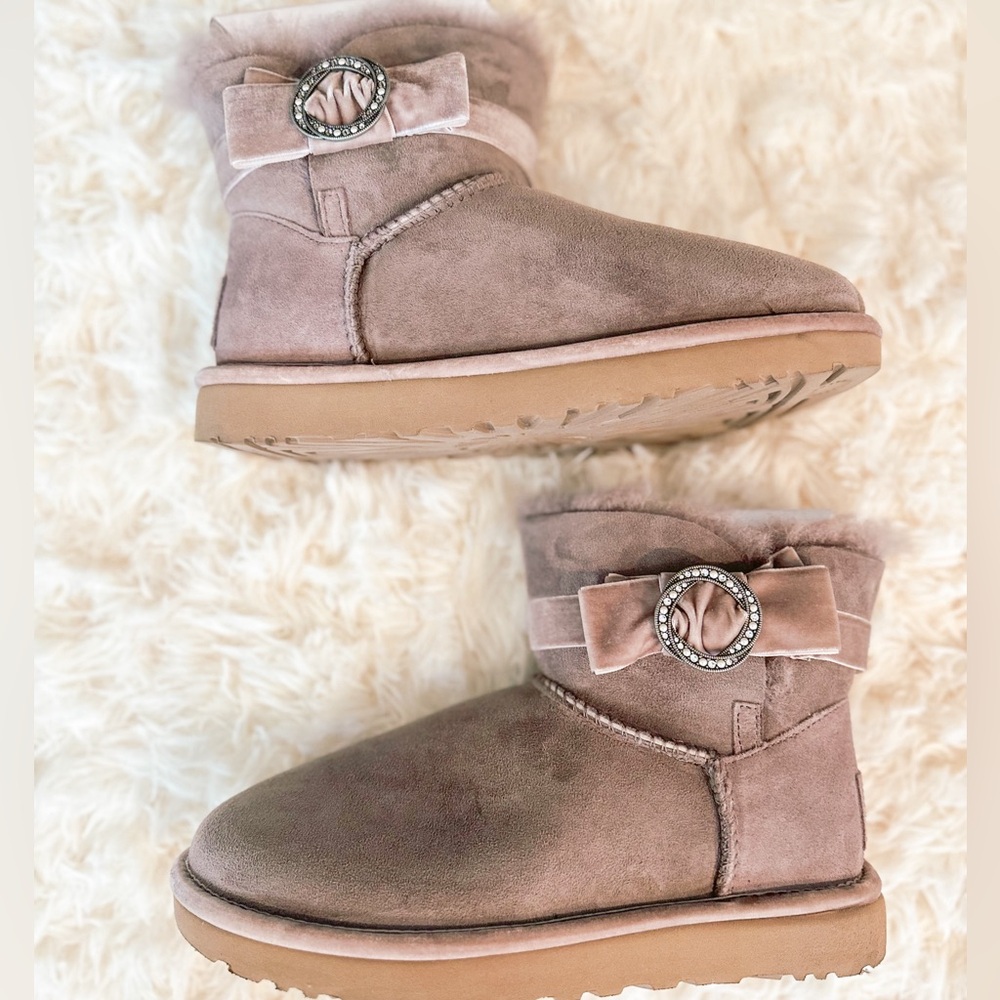 UGG W Karlie Brooch Boots